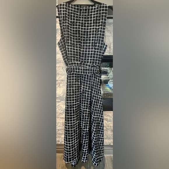 Elle black and white checkered sleeveless A-"line dress size 12 - Picture 8 of 9